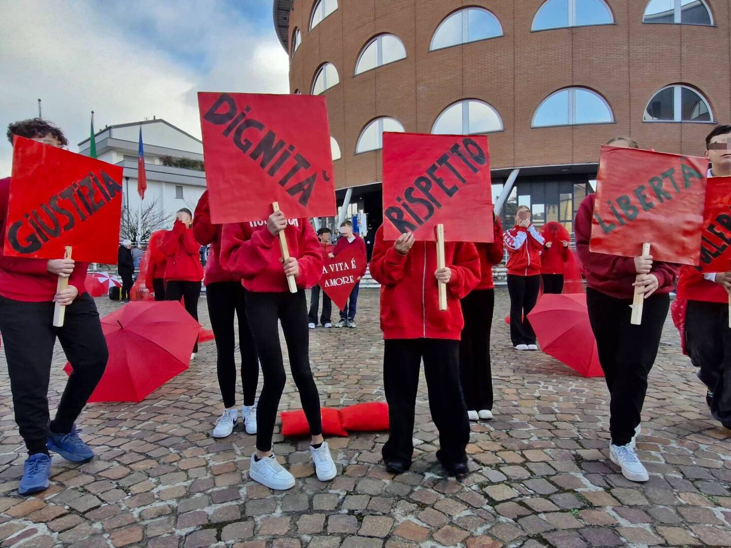 La forza del NO: Limbiate unita contro la violenza sulle donne