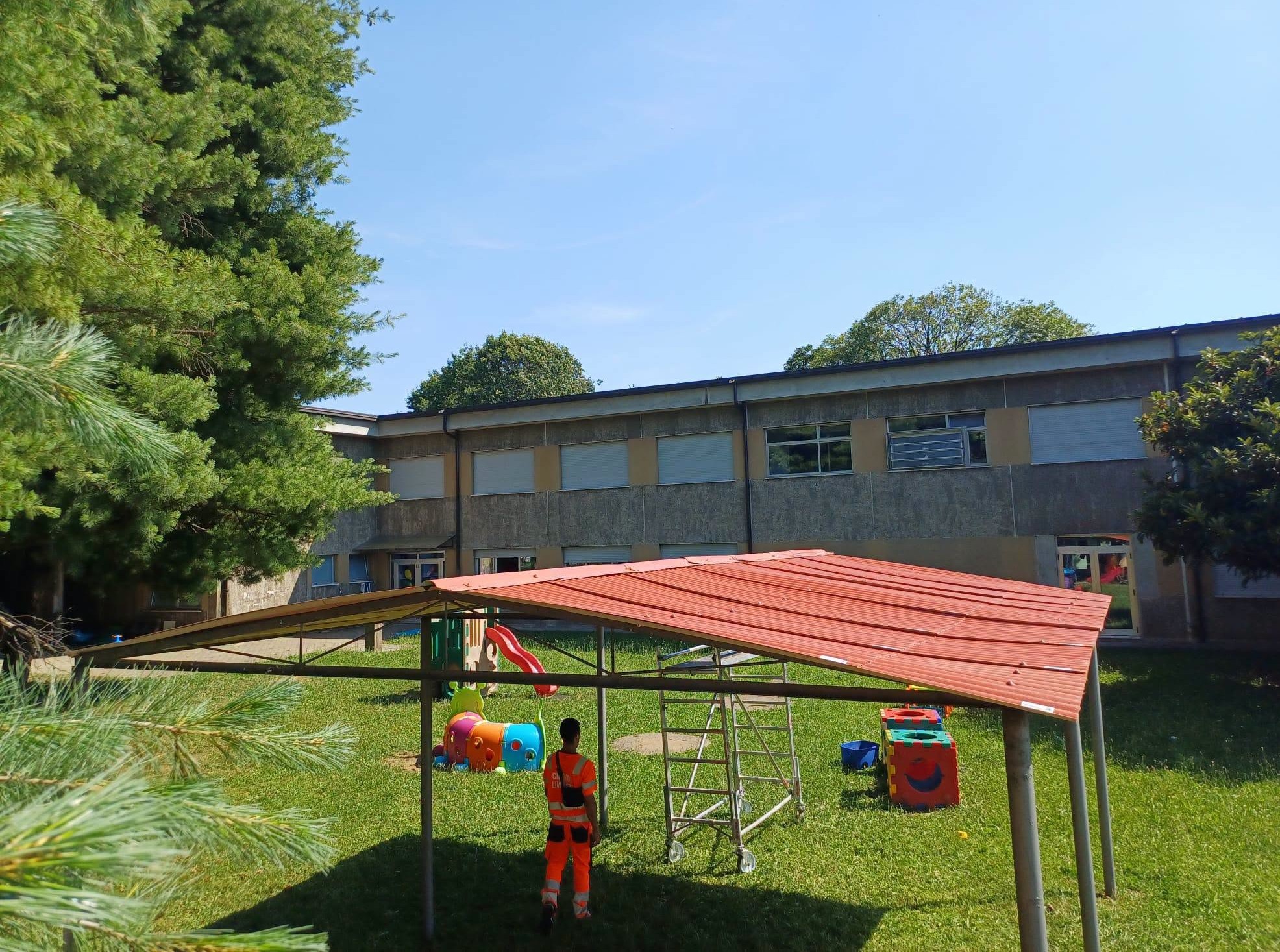 Un nuovo gazebo alla scuola dell'infanzia 